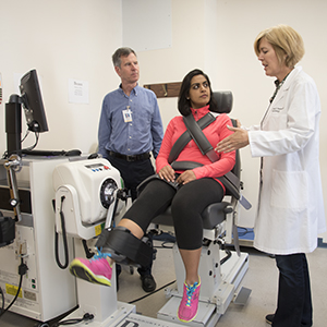 Cardiology fellow Nishtha Sodhi, MD, (center) demonstrates equipment used to measure muscle power. A study co-authored by Andrew Coggan, PhD, (left) and Linda Peterson, MD, showed that drinking concentrated beet juice boosts muscle power in patients with heart failure.