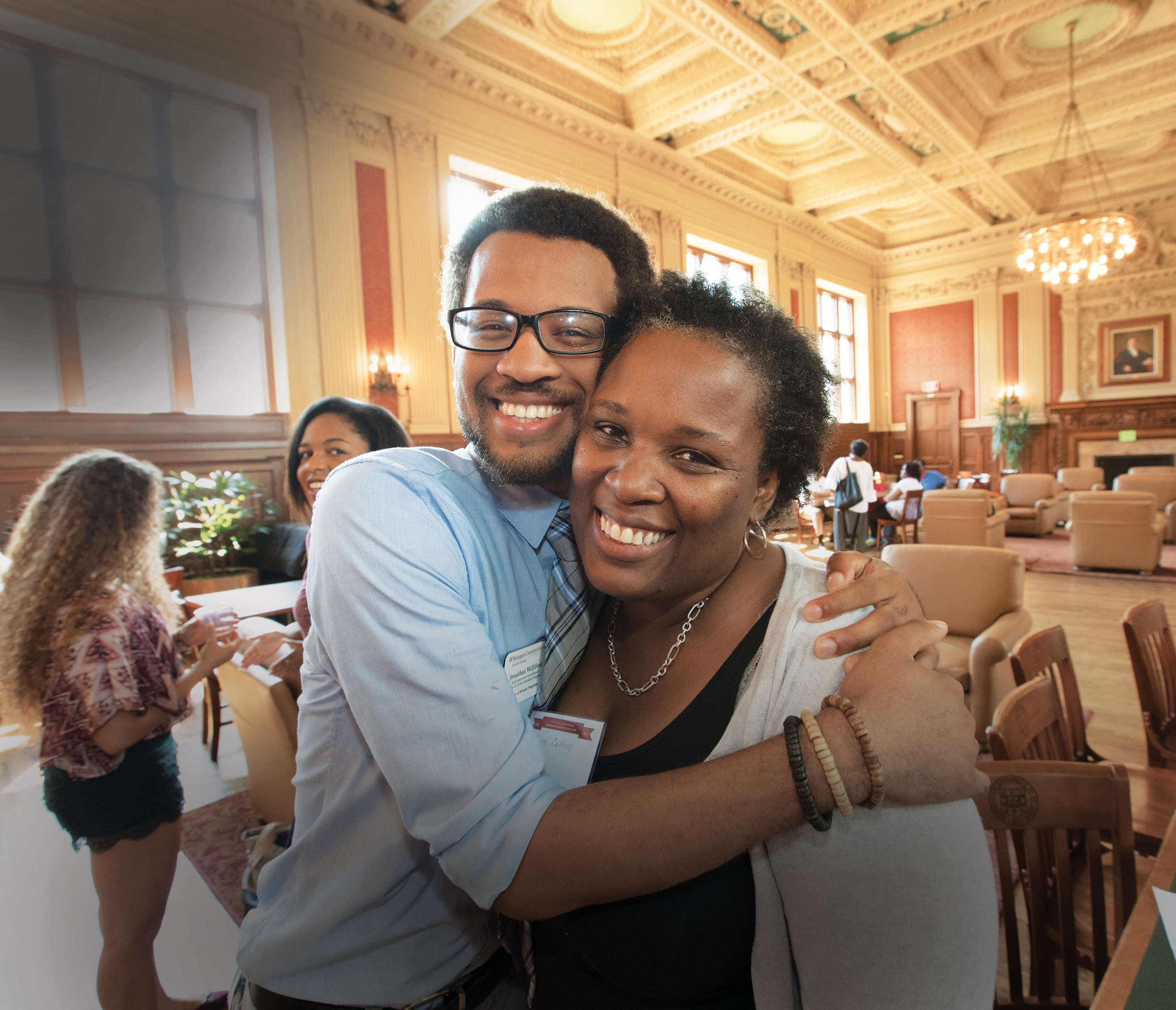 Jonathan Williford, AB ’16, and his mother, Janine ­Collins, were among the 500 attendees participating in the Ervin Scholars Program’s anniversary events in fall 2017. (Joe Angeles/WUSTL Photo)