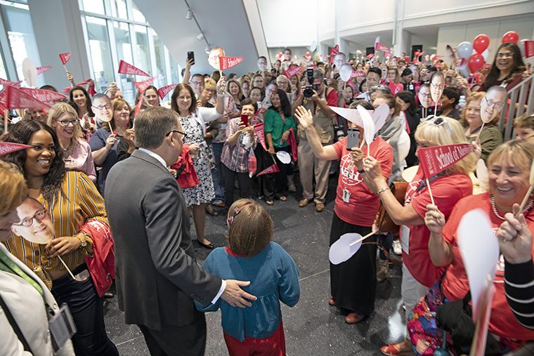 The School of Medicine gave Chancellor Martin and Olive a rock-star welcome prior to Martin’s sit-down Q&A with Dean David H. Perlmutter, MD. (Photo: Matt Miller)