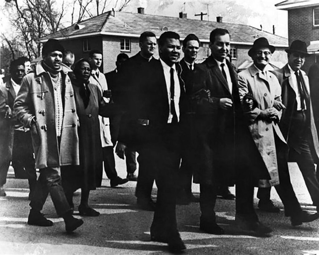 Alumnus Henry Hampton (center) was among those marching on Selma, Alabama, in 1965. (Photo: Courtesy of Washington University Archives)