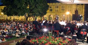 The Saint Louis Symphony Orchestra ends the day with a jam-packed concert in Brookings Quadrangle.