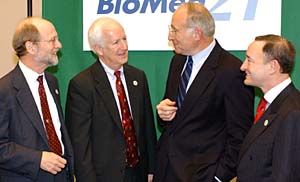 (From left) John F. McDonnell, chairman of the University's Board of Trustees; medical school Dean Larry J. Shapiro, M.D.; University Trustee Philip Needleman, Ph.D.; and Chancellor Mark S. Wrighton discuss the next generation of biomedical and genomic research at the BioMed 21 news conference Nov. 17. McDonnell's and Needleman's generous gifts will endow new University professorships.