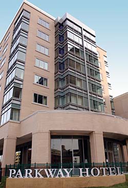 The Parkway Hotel has been specifically designed to serve the needs of patients, visitors, families and physicians affiliated with the School of Medicine and Barnes-Jewish and Children's hospitals.