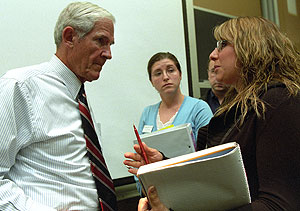M.B.A. student Marla Rappaport (right) talks with Charles F. Knight after the first meeting of the Olin School of Business course 
