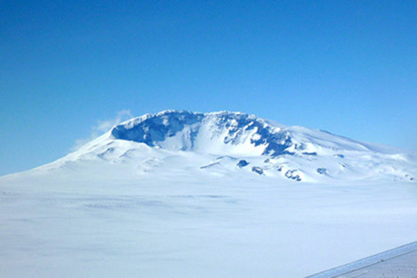 Volcano discovered smoldering under a kilometer of ice in West Antarctica
