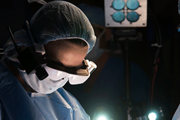 Special glasses help surgeons ‘see’ cancer​​​​​​​​​