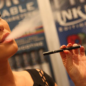 ​A new study at Washington University School of Medicine in St. Louis indicates that many parents and guardians who use e-cigarettes are not aware of the dangers they pose to children.
