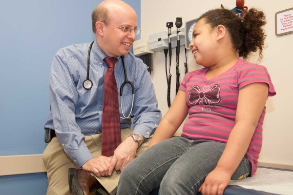 For kids prone to wheezing with respiratory infections, early antibiotics help​​​