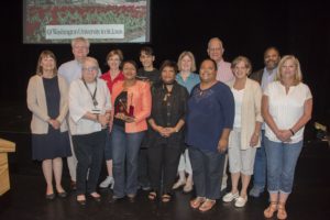Past winners of the Gloria White Award celebrate with Galliday (fifth from left). (Photo: Mary Butkus/Washington University) Photo by Mary Butkus/WUSTL Photos