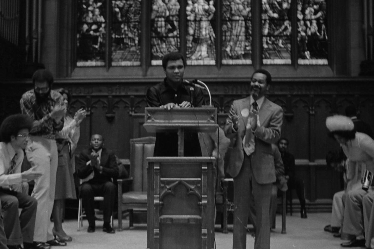 Muhammad Ali speaks in Graham Chapel