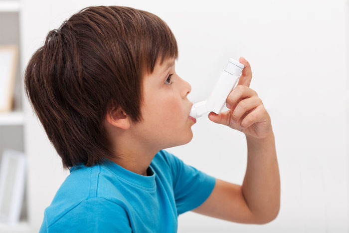A new study in young children with mild asthma shows that compared with ibuprofen, acetaminophen does not worsen asthma symptoms. Some earlier studies have suggested that acetaminophen may exacerbate asthma symptoms in children. 