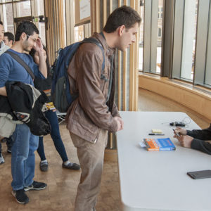 Dan Ariely signs books