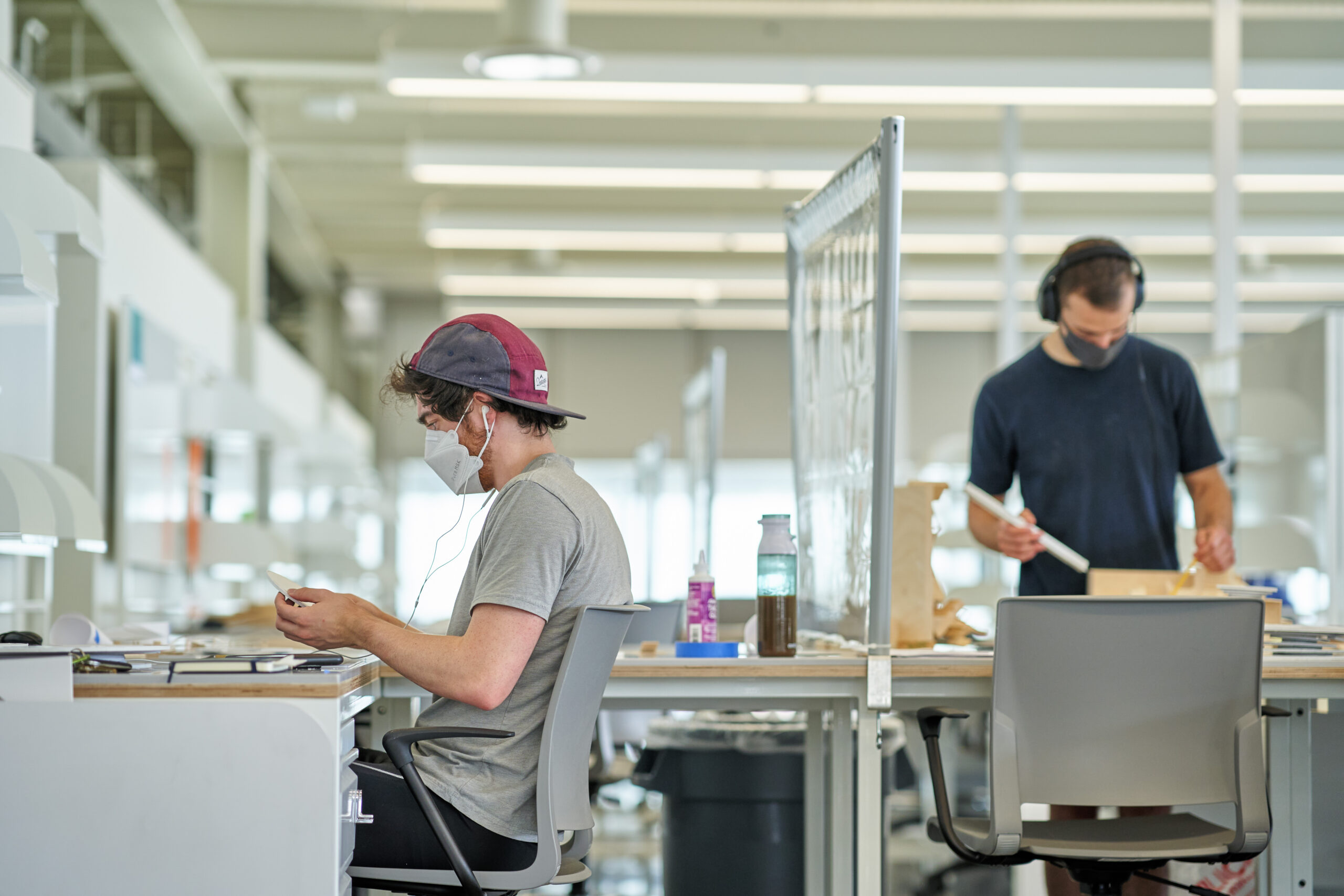 Students in the Sam Fox School of Design & Visual Arts learn in a socially distanced environment in fall 2019. (Photo: Joe Angeles/Washington University)