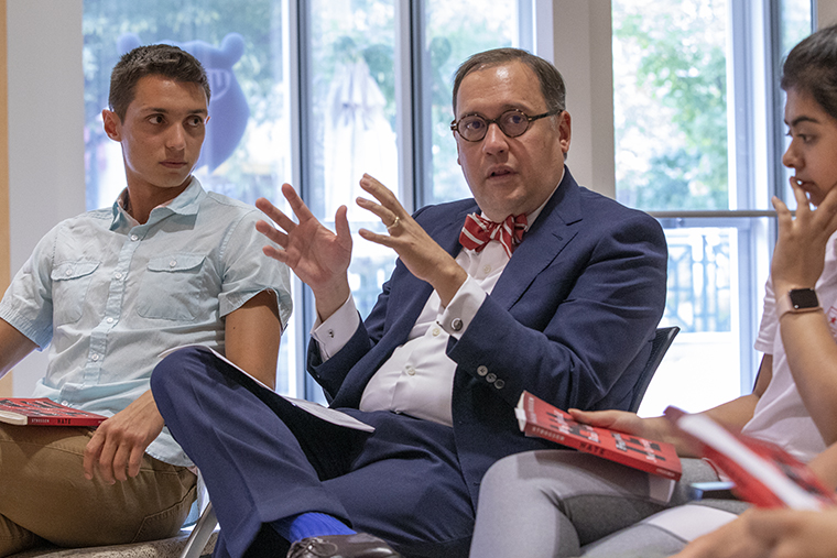 ­Chancellor ­Andrew D. Martin ­facilitates a ­discussion of ­Nadine Strossen’s book, HATE: Why We Should ­Resist It with Free Speech, Not Censorship, with first-year students.