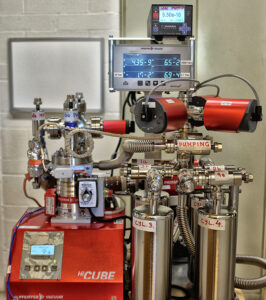 The extraction manifold apparatus, pictured in 2021 in Compton Hall at Washington University in St. Louis. (Photo: Alex Meshik)