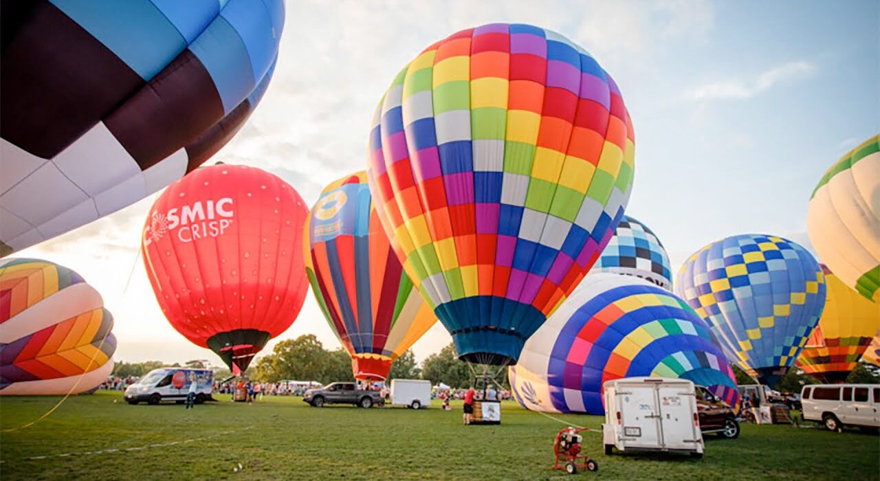 Hot air balloons inflating