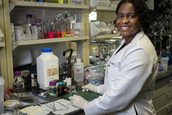 Graduate student Berry tackles chemistry of green energy