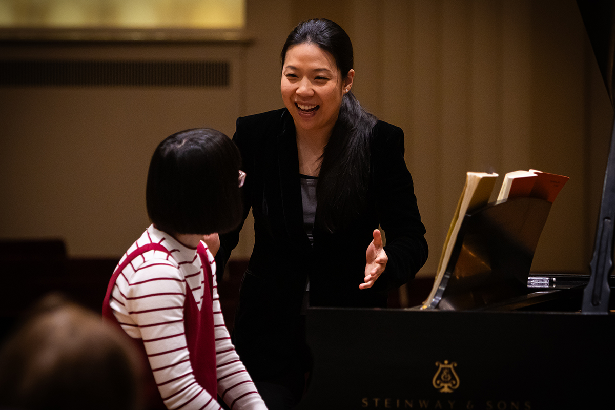 Pianist Joyce Yang talks to student